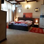 Ella 3*